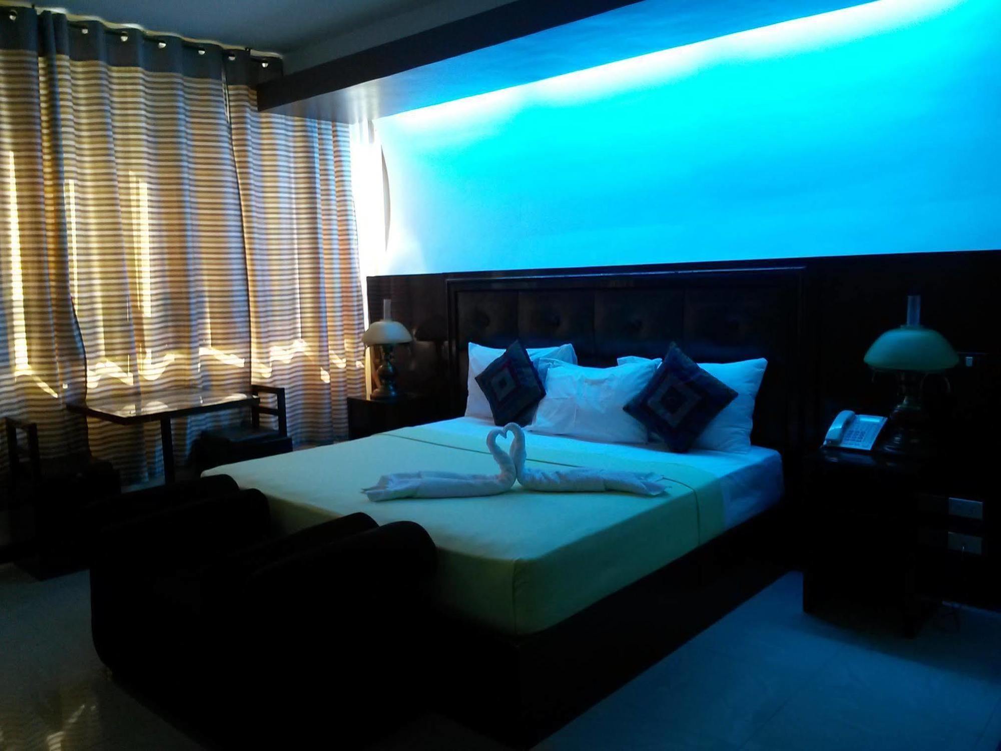 Sky Garden Hotel By Reddoorz Roxas City Exterior foto